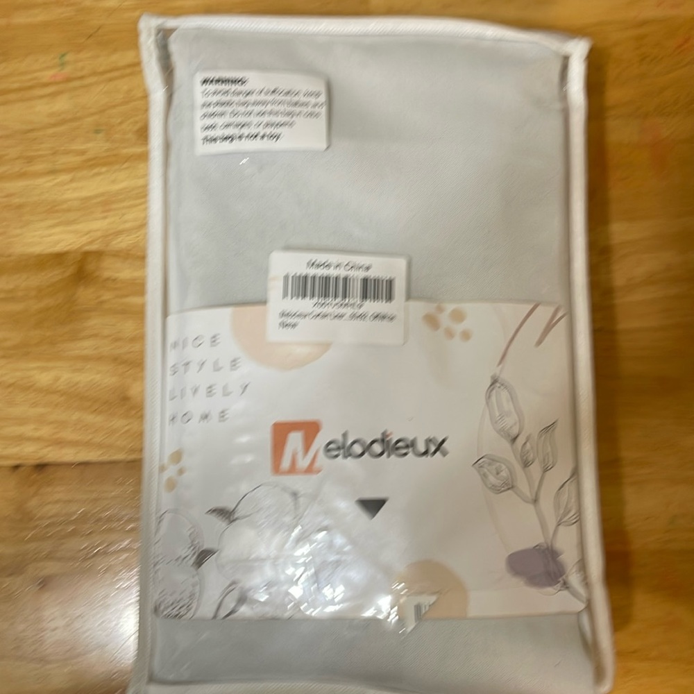 Melodieux… curtain liner 50” x 92” off-white New